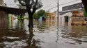 Rio Uruguai atinge nível histórico e população deixa suas casas no RS