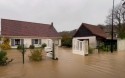 Em 'alerta laranja', França cancela aulas em região atingida por grandes enchentes (VÍDEO)