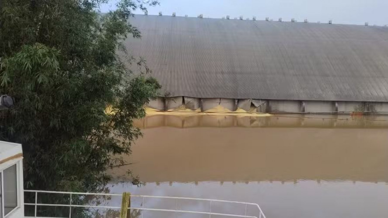 Armazém com 100 mil toneladas de soja se rompe em Canoas