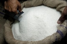 Usinas reduzem cotação do açúcar, após recuo nas negociações