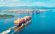 Porto de Paranaguá recebe navio de 366 metros