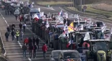 Protesto de agricultores se intensifica em Paris e tem adesão em outros países (VÍDEO)