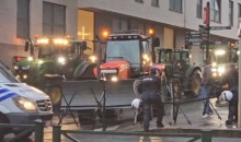 Contrários à agenda verde, agricultores invadem Bruxelas com seus tratores (VÍDEO)