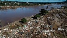 Águas recuam e mostram que Cruzeiro do Sul foi 'varrida do mapa'