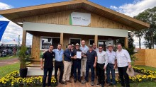 Paraná oficializa a doação de 100 casas rurais ao Rio Grande do Sul