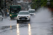 Chuva forte atinge Bahia e alerta se estende ao Rio Grande do Sul