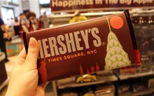 Cacau em alta histórica obriga Hershey’s a reajustar preços e reduzir embalagens