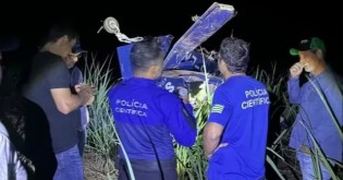Piloto morre após avião agrícola colidir com torre de transmissão