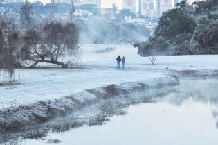 Frente fria avança pelo Sul e traz ventos intensos e queda acentuada nas temperaturas