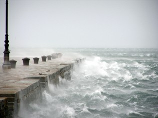 Ciclone provoca ventos intensos e chuva no Sul e Sudeste