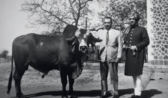 Celso Garcia Cid e o Marajá de Bhavnagar (CRÉDITO: REPRODUÇÃO)
