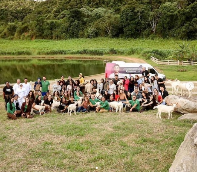 Visita dos universitários (CRÉDITO: REPRODUÇÃO/INSTAGRAM/CAPRIANA)